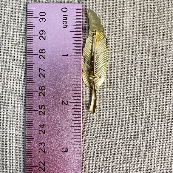 Vintage Gold Tone Long Feather Leaf Brooch Pin Elegant Retro Jewelry Unisex - Picture 5 of 7